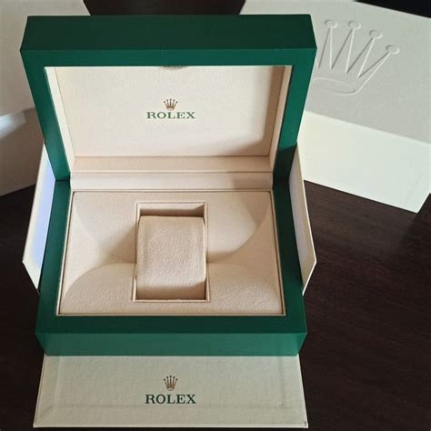 Question about Rolex box sleeve .